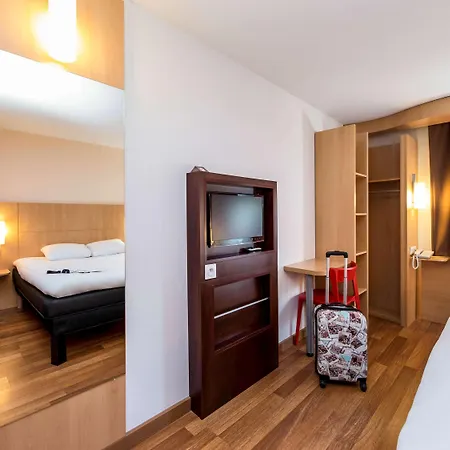 Hotel Ibis Sisteron Esterno foto